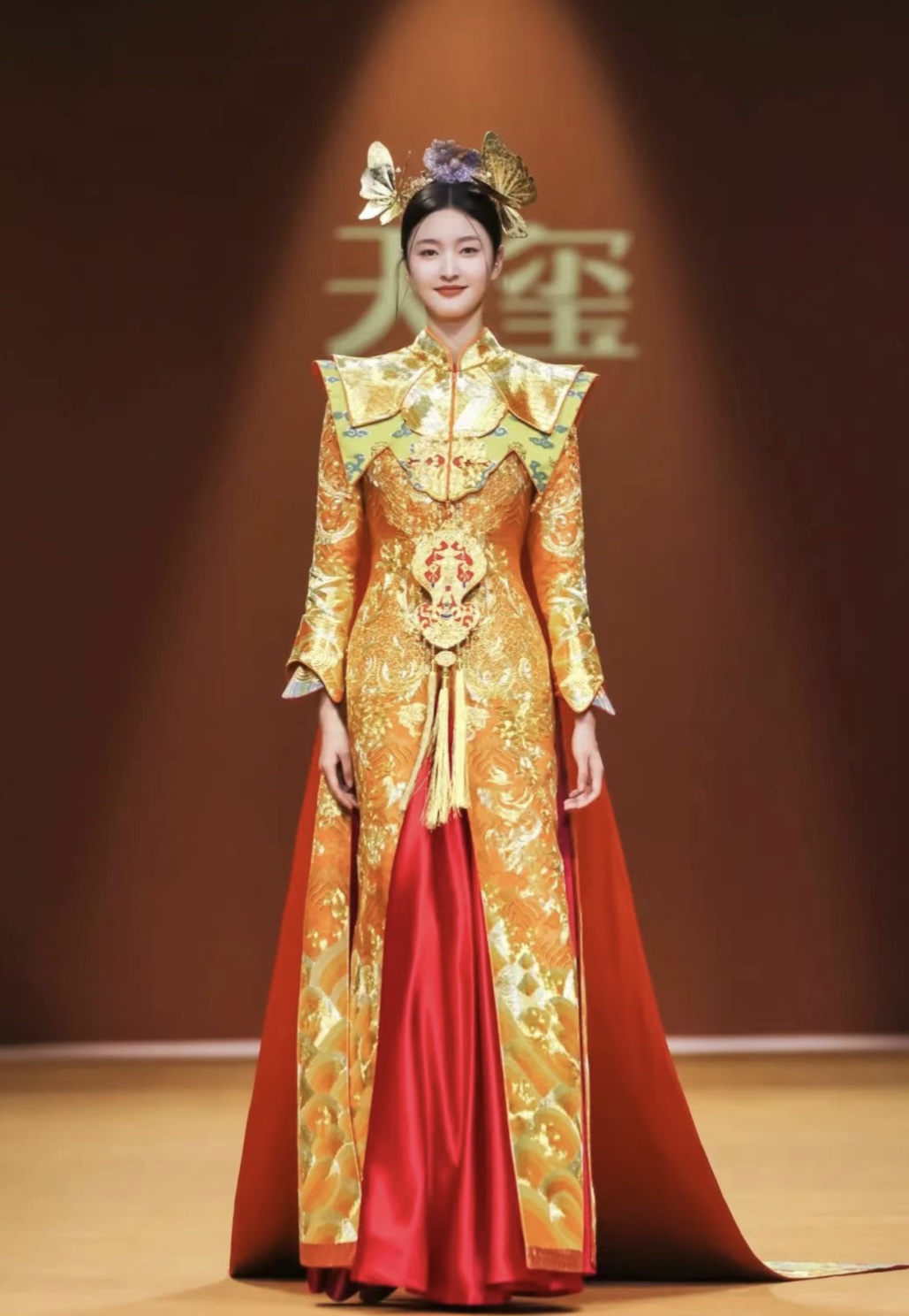 邀請(qǐng)函 | 天璽中國(guó)禮服亮相2024上海國(guó)際婚紗禮服、彩妝造型及時(shí)尚配飾展