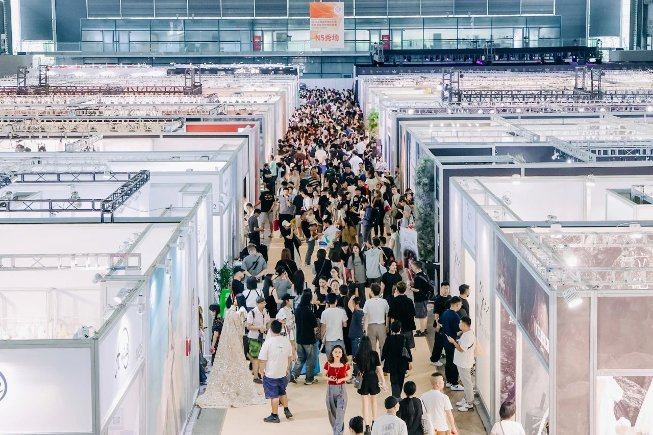 “蛇”來運(yùn)轉(zhuǎn)，2025上海國際婚紗禮服時裝周誠邀攜手出圈